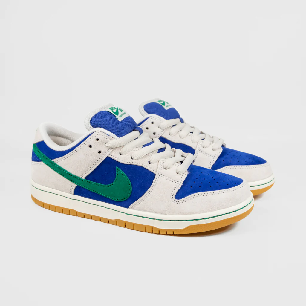 Nike SB - Dunk Low Pro Shoes - Phantom / Malachite  - Hyper Royal - Image 2