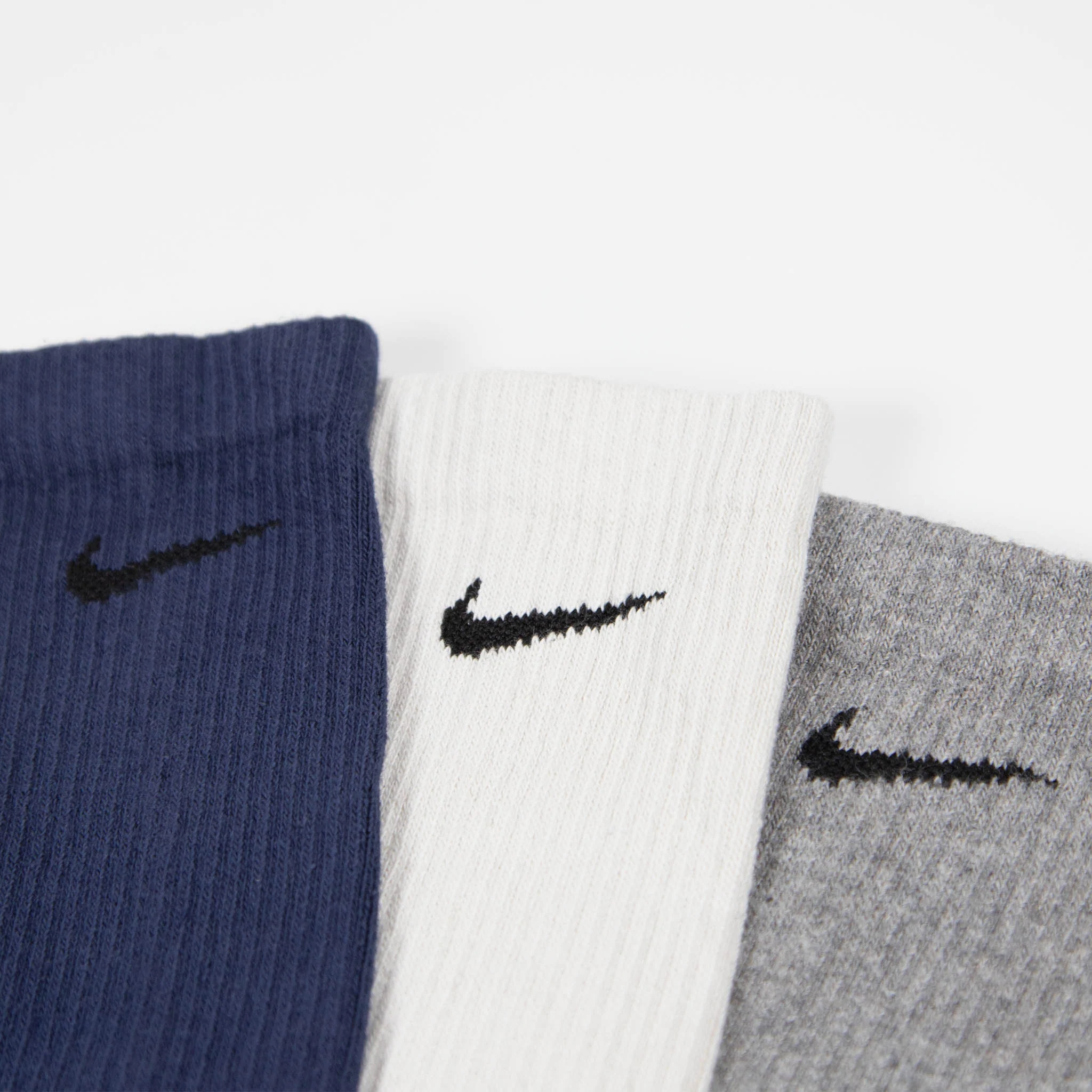 Nike SB - Everyday Plus Cushioned Socks (3 Pack) - Off White / Grey / Navy - Image 3