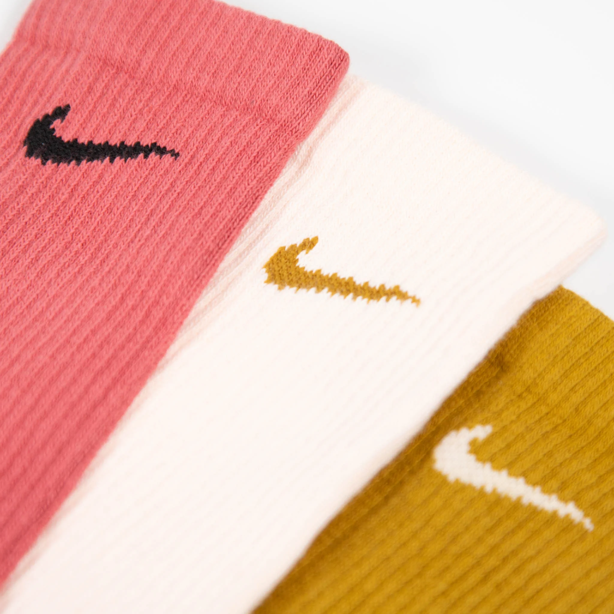 Nike SB - Everyday Plus Cushioned Socks (3 Pack) - Adobe - Image 3