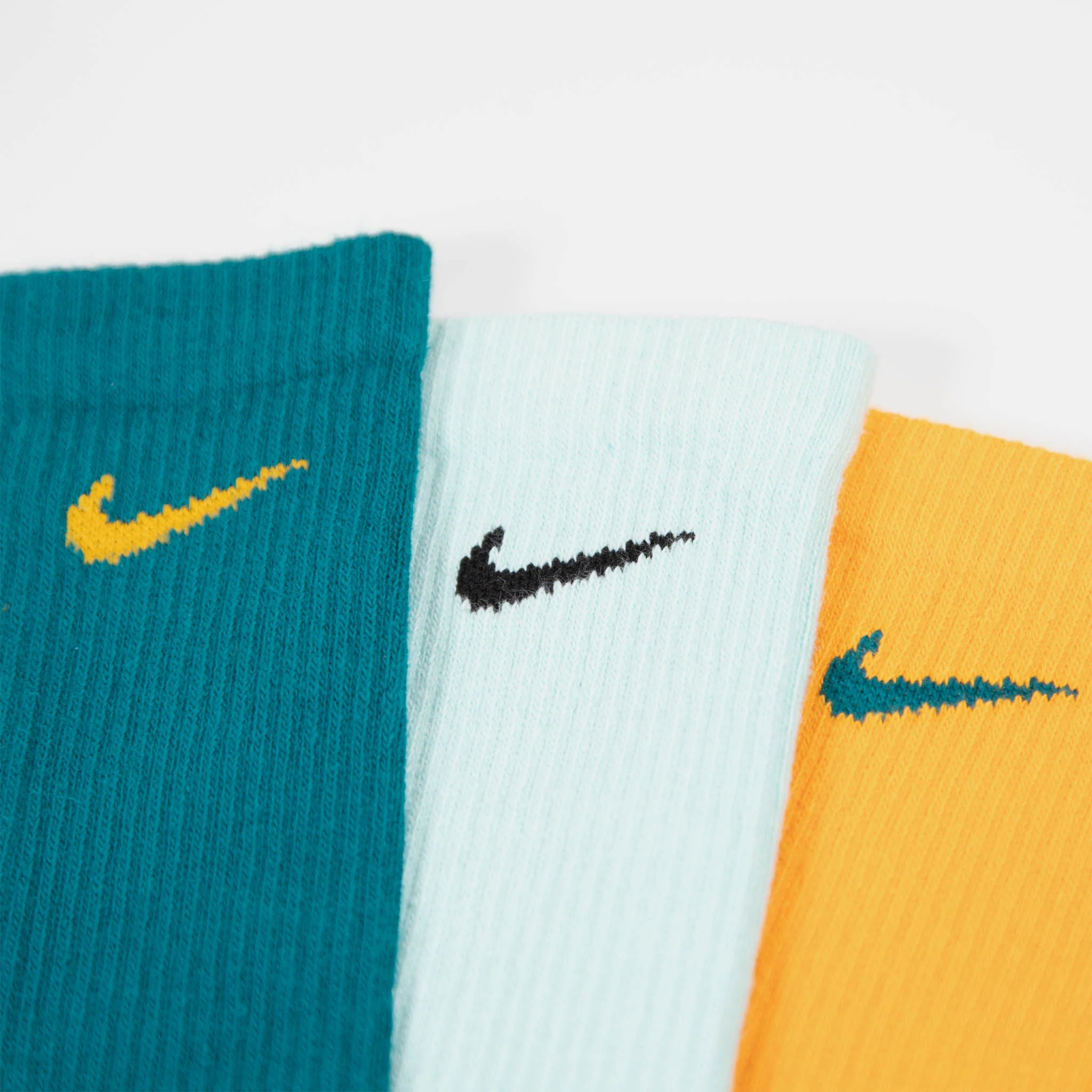 Nike SB - Everyday Plus Cushioned Socks (3 Pack) - Gold / Seafoam / Teal - Image 3