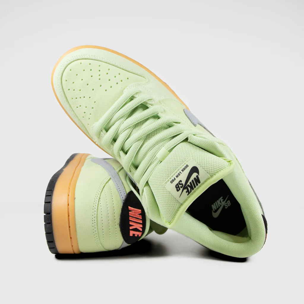 Nike SB - 'Verdugo Mountain' Dunk Low Pro Shoes - Light Liquid Lime / Wolf Grey - Black - Image 4