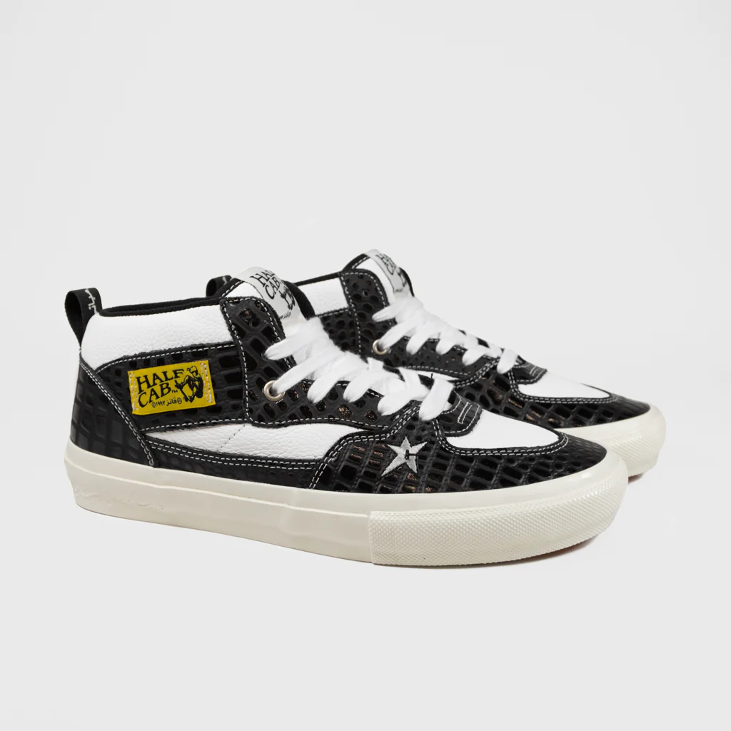 Vans - Carpet Company Skate Half Cab Shoes - Black / Marshmallow - Image 2